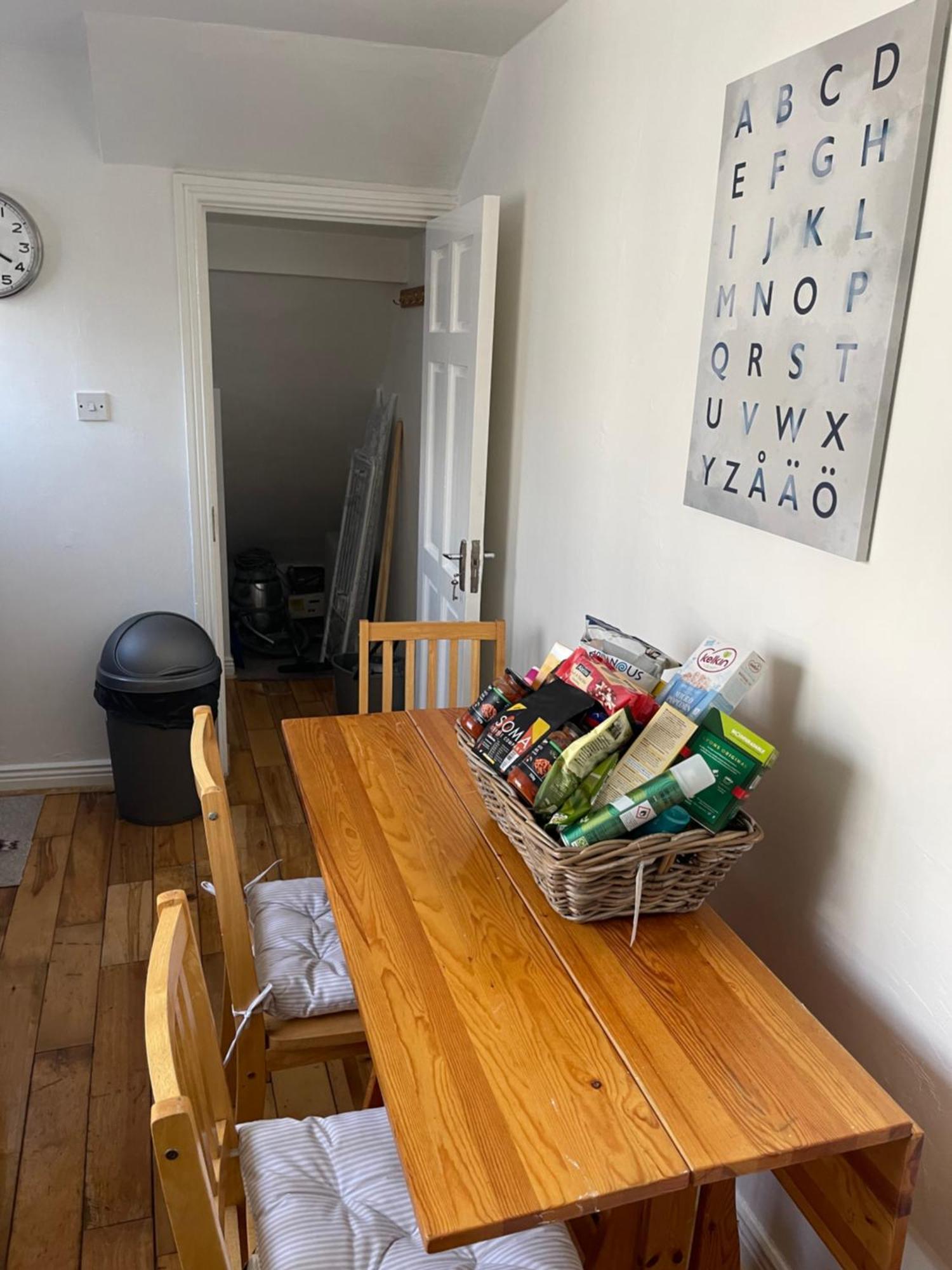 Pre - Post Flight Airport 20m Canal View Holiday home *