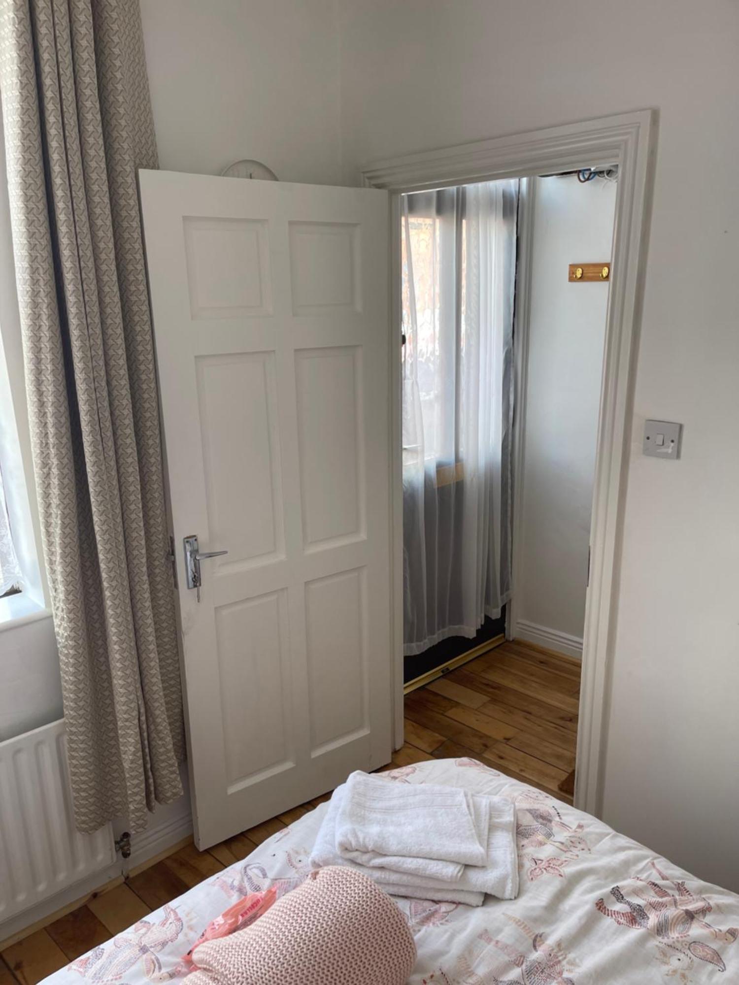 Pre - Post Flight Airport 20m Canal View Holiday home *